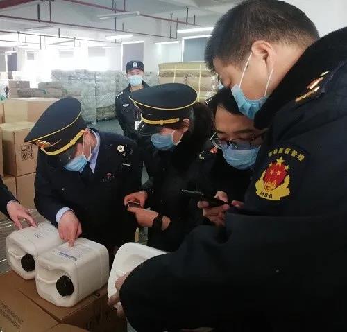 “霍尼韦尔”口罩竟产自郊区民宅!过期5年口罩公然网上叫卖!